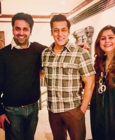 Faisal Patel: Wiki, Age, Wife, Caste, Family, Biography & More 19 Faisal Patel and his sister Mumtaz Patel with Salman Khan