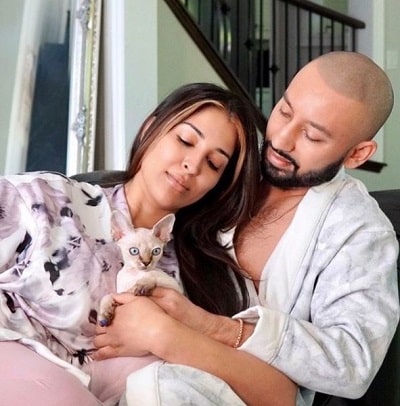 Farah Dhukai Wiki, Age, Husband, Height, Family, Biography & More 13 Farah Dhukai & Sal Ali with pet cat