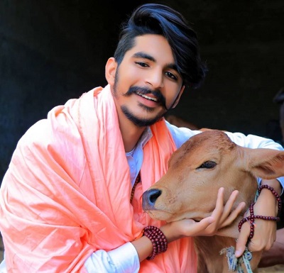 Gulzaar Chhaniwala: Wiki, Age, Girlfriend, Caste, Family, Biography & More 9 Gulzaar Chhaniwala loves animal