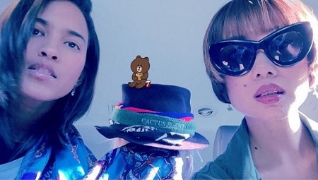 Helen Lasichanh: Wiki, Age, Height, Husband, Family, Biography & More 7 Helen Lasichanh with her bestie