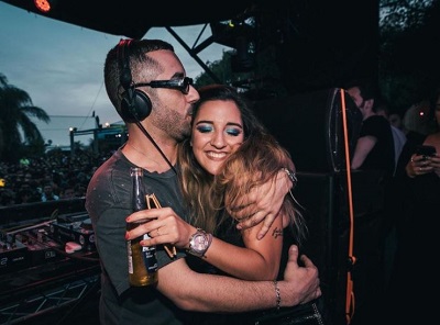 Jana Maradona: Wiki, Age, Boyfriend, Height, Family, Biography & More 13 Jana Maradona with her friend