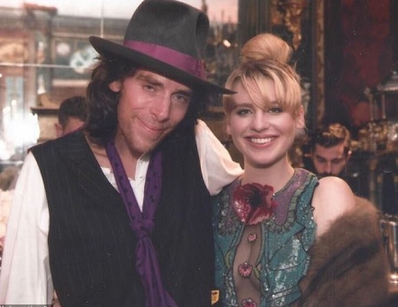 John Gilbert Getty Wiki, Age, Wife, Death, Family, Biography & More 14 John Gilbert Getty with his daughter Ivy Love Getty