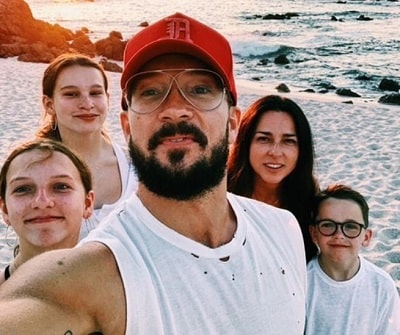 Laura Lentz Wiki (Carl Lentz's Wife) Age, Children, Biography & Facts 22 Laura Lentz and her spouse Carl Lentz shares three kids together named Ava Lentz, Charlie Lentz, and Roman Lentz