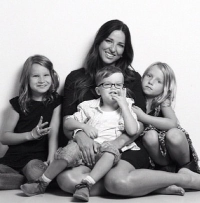 Laura Lentz Wiki (Carl Lentz's Wife) Age, Children, Biography & Facts 25 Laura Lentz photographed with her daughters Ava Lentz, & Charlie Lentz, and son Roman Lentz