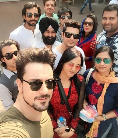 Leena Acharya: Wiki, Age, Husband, Height, Family, Biography & Facts 9 Leena Acharya with friends