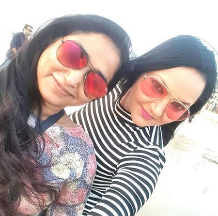 Leena Acharya: Wiki, Age, Husband, Height, Family, Biography & Facts 8 Leena Acharya with her bestie