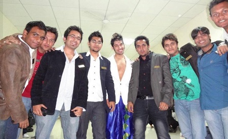 Milind Chandwani Wiki, Age, Girlfriend, Height, Family, Biography & More 17 Milind Chandwani with his friends