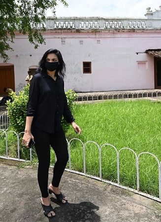Pushpam Priya Choudhary Wiki, Age, Husband, Caste, Family, Biography & More 9 Pushpam Priya Choudhary always wear black