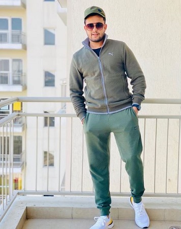 R. Nait: Wiki, Age, Girlfriend, Height, Family, Biography & More 12 R. Nait height weight