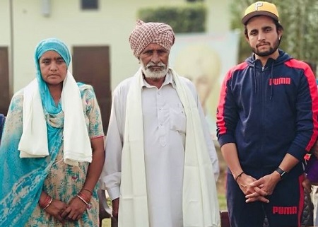R. Nait: Wiki, Age, Girlfriend, Height, Family, Biography & More 9 R. Nait with his father Satpal Sharma and mother Guddi Rani