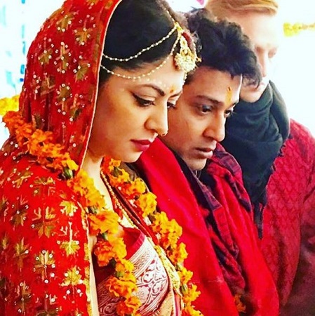Ronnit Biswas Wiki, Age, Wife, Children, Biography, Family & Facts 11 Ronnit Biswas' wedding photo