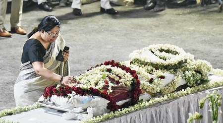 Poulami Bose Wiki, Age, Husband, Family, Biography & More 2 Ruchir Bose at her dad's funeral