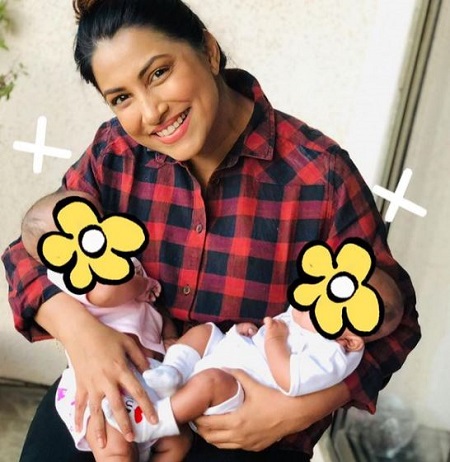 Sameer Wankhede (NCB) Wiki, Age, Wife, Family, Biography & More 12 Sameer Wankhede's spouse Kranti Redkar and twin daughters Ziya and Zyda