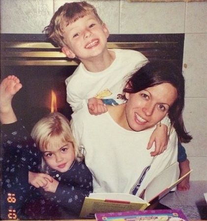 Sarah Dugdale: Wiki, Age, Boyfriend, Height, Family, Biography & More 23 Sarah Dugdale's old picture with her mom Krista Dugdale and brother Zach Dugdale