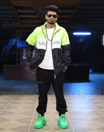 Sumit Goswami: Wiki, Age, Girlfriend, Height, Family, Biography & More 13 Sumit Goswami height weight