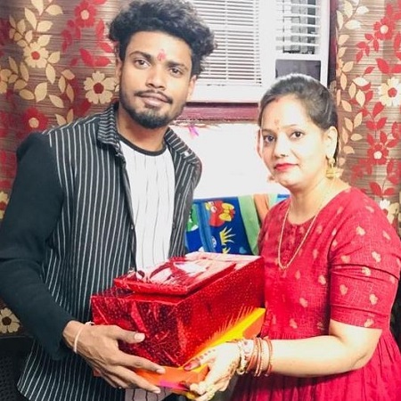 Sumit Goswami: Wiki, Age, Girlfriend, Height, Family, Biography & More 11 Sumit Goswami with his sister