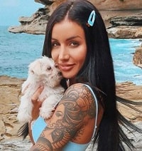 Vanessa Sierra (Love Island) Age, Boyfriend, Height, Family, Biography & More 17 Vanessa Sierra has a pet dog