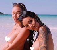 Vanessa Sierra (Love Island) Age, Boyfriend, Height, Family, Biography & More 7 Vanessa Sierra with her best friend Shania Perrett