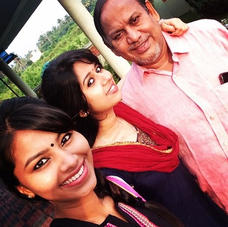 Varsha Nair (Pilot) Wiki, Age, Husband, Caste, Family, Biography & More 8 Varsha Nair with her dad and bestie
