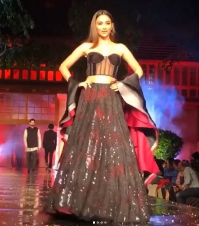 Akanksha Sharma (Actress) Wiki, Age, Height, Boyfriend, Family, Biography & More 17 Akanksha Sharma in a fashion show