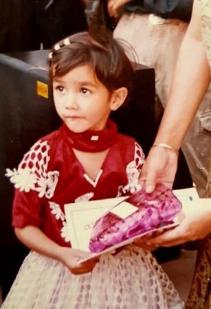 Akanksha Sharma (Actress) Wiki, Age, Height, Boyfriend, Family, Biography & More 4 Akanksha Sharma's childhood photo