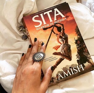 Akanksha Sharma (Actress) Wiki, Age, Height, Boyfriend, Family, Biography & More 14 Akanksha Sharma's favorite book