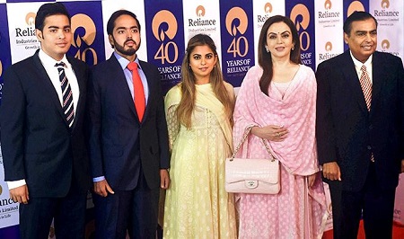 Akash Ambani Wiki, Age, Wife, Children, Family, Biography & More 7 Akash Ambani with his dad Mukesh Ambani, mom Nita Ambani, brother Anant Ambani, and sister Isha Ambani
