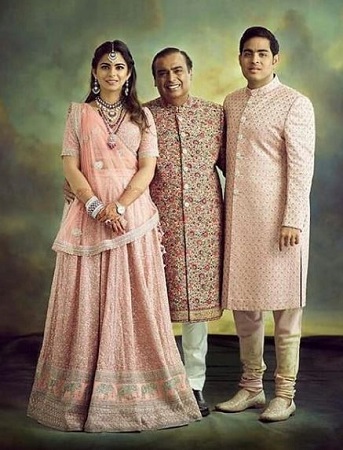 Akash Ambani Wiki, Age, Wife, Children, Family, Biography & More 4 Akash Ambani with his father Mukesh Ambani and sister Isha Ambani