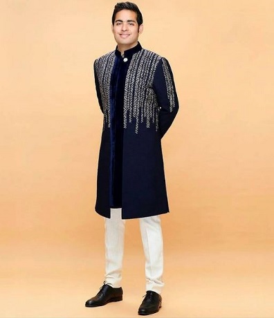 Akash Ambani Wiki, Age, Wife, Children, Family, Biography & More 14 Akash Ambani's height