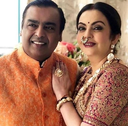 Akash Ambani Wiki, Age, Wife, Children, Family, Biography & More 8 Akash Ambani's parents Mukesh Ambani and Nita Ambani
