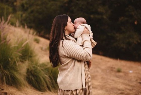 Alaia Baldwin Wiki, Height, Age, Husband, Net worth, Biography & More 13 Alaia Baldwin and her daughter Iris Elle Aronow