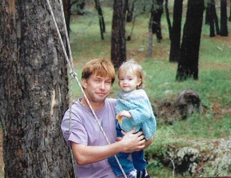 Alaia Baldwin Wiki, Height, Age, Husband, Net worth, Biography & More 5 Alaia Baldwin's childhood photo with her dad Stephen Baldwin
