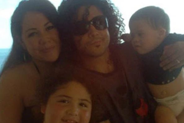 Vanessa Villanueva Wiki (Chris Pérez's Wife) Age, Children, Family, Biography & More 5 An old photo of Vanessa Villanueva with her ex-husband Chris Pérez and kids
