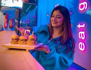 Anam Darbar Wiki, Height, Age, Boyfriend, Net worth, Biography & More 14 Anam Darbar favorite food