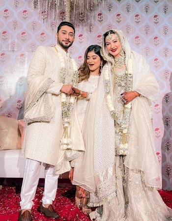 Anam Darbar Wiki, Height, Age, Boyfriend, Net worth, Biography & More 20 Anam Darbar with Zaid Darbar and Gauhar Khan
