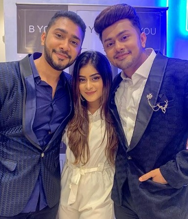 Anam Darbar Wiki, Height, Age, Boyfriend, Net worth, Biography & More 11 Anam Darbar with her brothers Awez Darbar and Zaid Darbar
