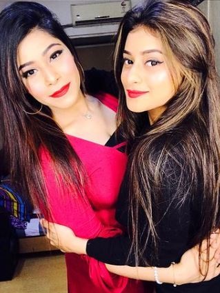 Anam Darbar Wiki, Height, Age, Boyfriend, Net worth, Biography & More 10 Anam Darbar with her sister Moonzarin Darbar