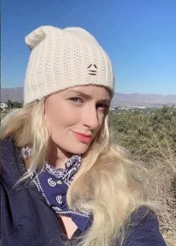 2 Broke Girls (TV Show) Actors, Cast & Crew 3 Beth Behrs