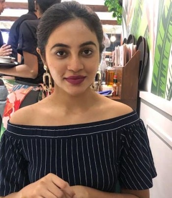 Paava Kadhaigal (Netflix) Actors, Cast & Crew 3 Bhavani Sre