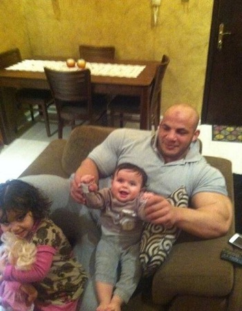 Big Ramy Wiki, Height, Weight, Age, Wife, Children, Family, Biography & More 14 Big Ramy with his daughters