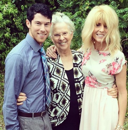 Brandon Farris: Wiki, Height, Age, Wife, Net worth, Family, Biography & More 7 Brandon Farris with his mom and grandmother
