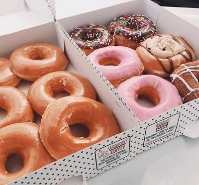 Brooke Schofield: Wiki, Age, Boyfriend, Height, Family, Biography & More 12 Brooke Schofield enjoys eating donuts