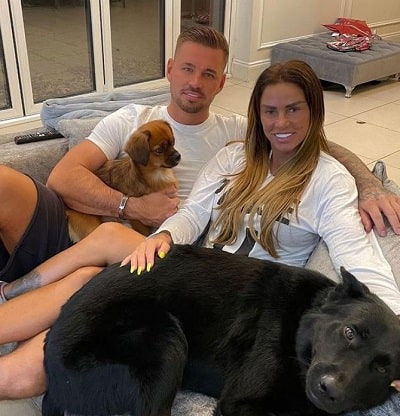 Carl Woods: Wiki, Age, Girlfriend, Height, Family, Biography & More 16 Carl Woods is best known as the fourth husband of Katie Price (English singer, model, and businesswoman)