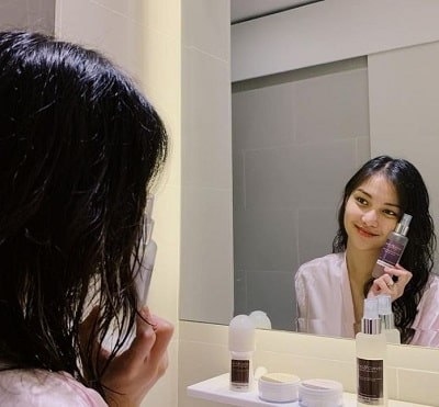 Charlie Dizon: Wiki, Age, Height, Boyfriend, Family, Biography & More 23 Charlie Dizon's favorite skincare brand is Faces and Curves