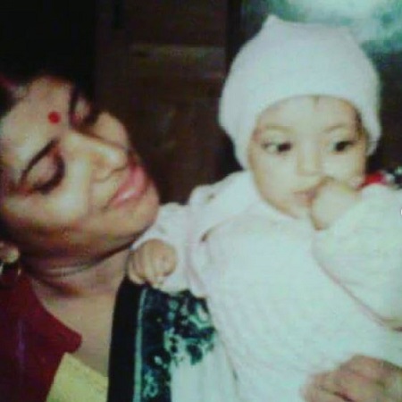 Divya Bhatnagar: Wiki, Age, Husband, Death, Family, Biography & More 10 Childhood photo of Divya Bhatnagar with her mom