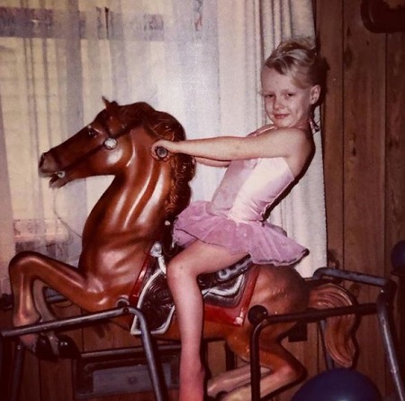 Synndy Synn (Amanda Huber) Wiki, Age, Husband, Children, Biography & More 6 Childhood photo of Synndy Synn