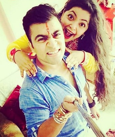 Divya Bhatnagar: Wiki, Age, Husband, Death, Family, Biography & More 14 Divya Bhatnagar with her brother Devashish Bhatnagar