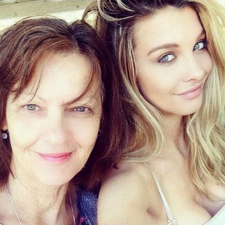 Emily Sears Wiki, Height, Age, Husband, Boyfriend, Biography & More 12 Emily Sears and her mother