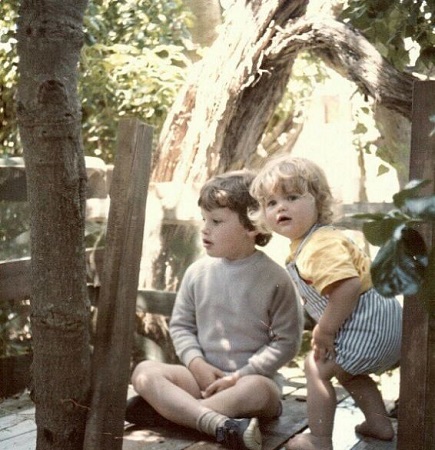 Emily Sears Wiki, Height, Age, Husband, Boyfriend, Biography & More 4 Emily Sears' childhood photo with her brother Ben Sears