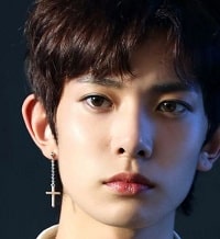 Heeseung has a ear piercing
